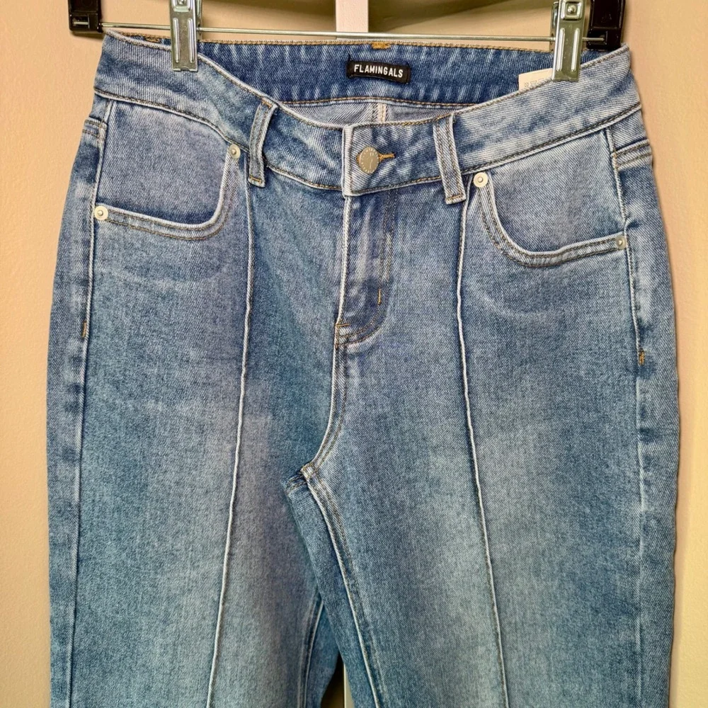 Flamingals Womens High Waisted Two Tone Seam Front Raw Hem Jeans  Size S
